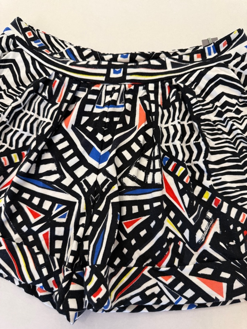 tarte Black & White Geometric Shorts with Color Accent - Picture 3 of 11
